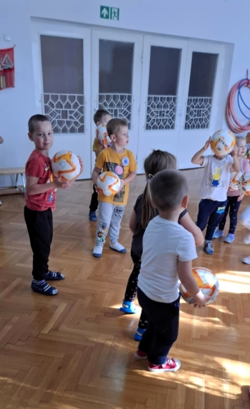 44464dca-bb8a-4545-a73e-eed0a7e2987e